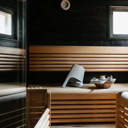 Arctic Retreat Sauna, Jacuzzi Villa